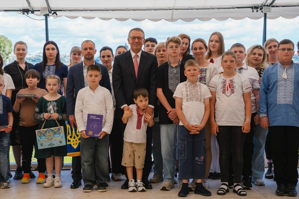 З Нікополя та інших громад Дніпропетровщини: діти загиблих захисників розпочали програму відновлення в Португалії