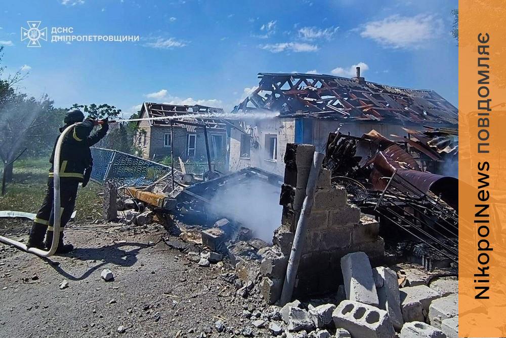 Смертельний обстріл Нікопольщини і удари по області: у ДСНС показали фото наслідків ворожих атак