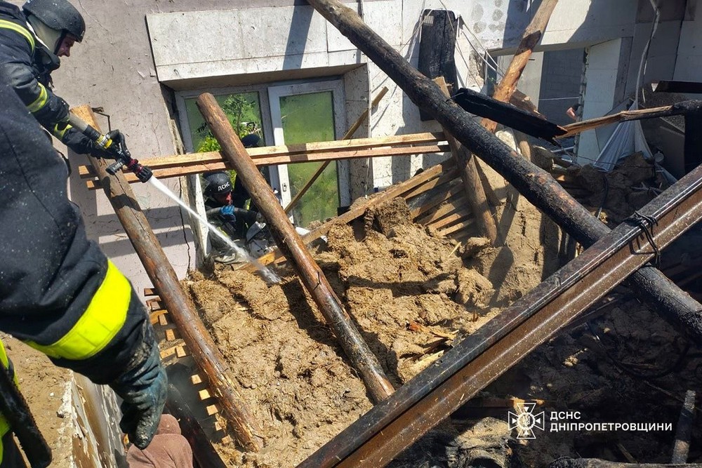 Смертельний обстріл Нікопольщини і удари по області: у ДСНС показали фото наслідків ворожих атак