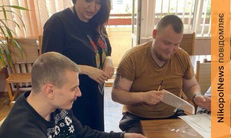 Сила традицій і підтримки: у Дніпрі для Захисників провели арт-терапію до Дня вишиванки (фото)