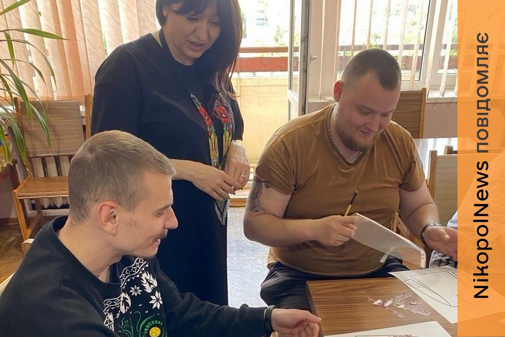 Сила традицій і підтримки: у Дніпрі для Захисників провели арт-терапію до Дня вишиванки (фото)