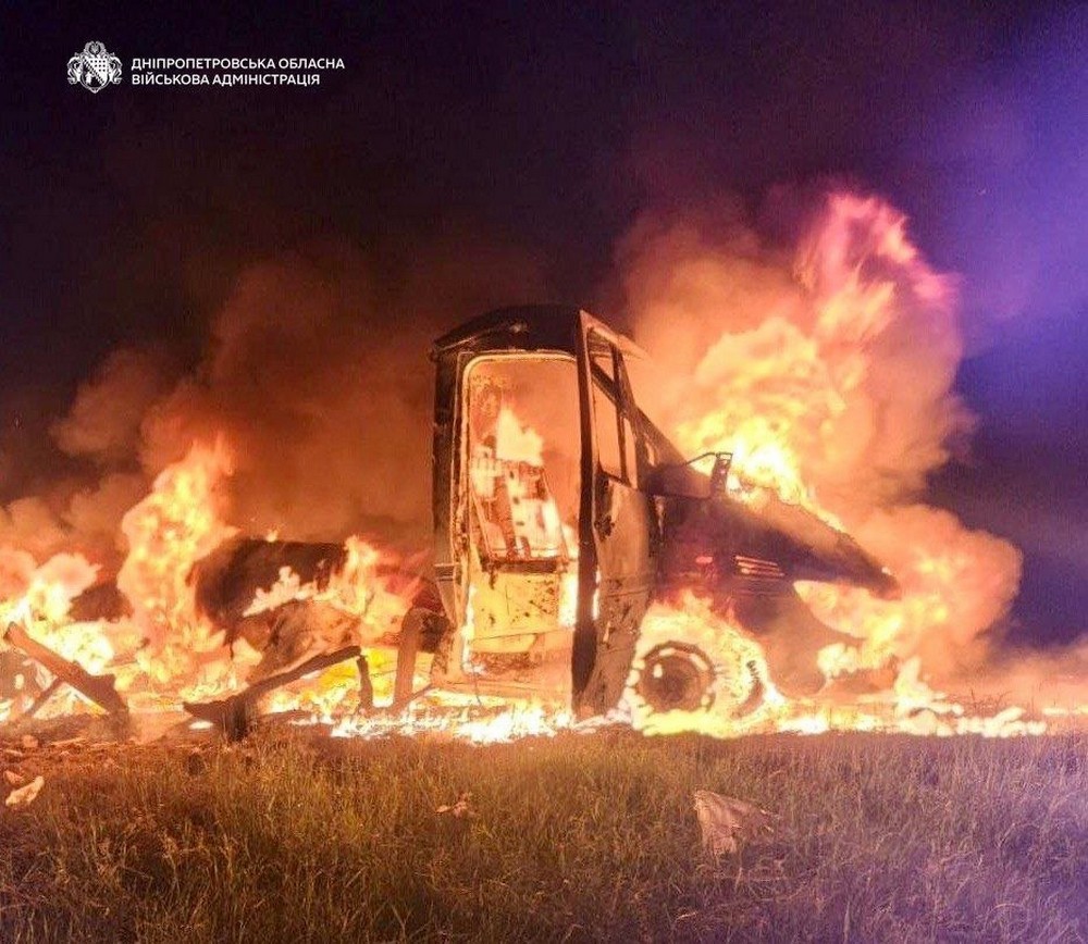 5 поранених на Нікопольщині – серед них підліток, горіли вантажівки, троє людей постраждало на Синельниківщині внаслідок ворожих атак (фото)