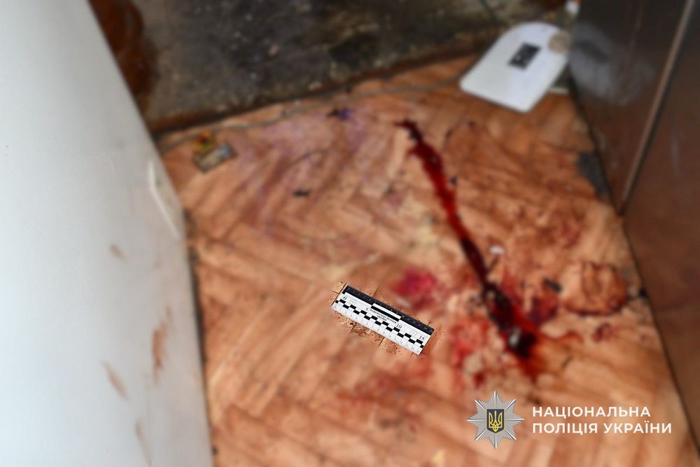 За подвійне вбивство на Нікопольщині судитимуть 44-річного чоловіка. Він задушив чоловіка і жінку, які перед цим отримали поранення від вибуху гранати. За подвійне вбивство на Нікопольщині судитимуть 44-річного чоловіка. Він задушив чоловіка і жінку, які перед цим отримали поранення від вибуху гранати.
