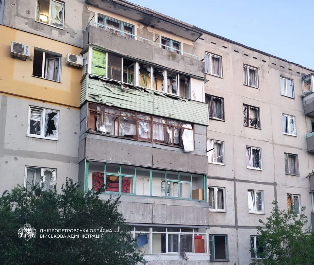 Ворог атакував Дніпропетровщину ввечері, вночі і вранці. Під ударами були Нікопольщина і Павлоградщина. Є поранені і руйнування. Працювала ППО. 