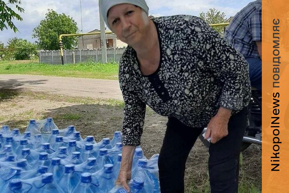 У Марганці мешканці отримали понад 2800 пляшок питної води від міжнародних партнерів