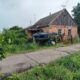 Повідомляють про ДТП у Марганці: авто перекинулося у приватному подвір’ї – соцмережі (фото)