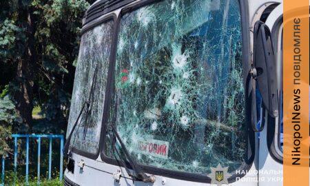 Удар по автобусу у Нікополі і по навчальному закладу, 6 поранених і руйнування: подробиці про обстріли Нікопольщини і Криворіжжя розповіли у поліції (фото)