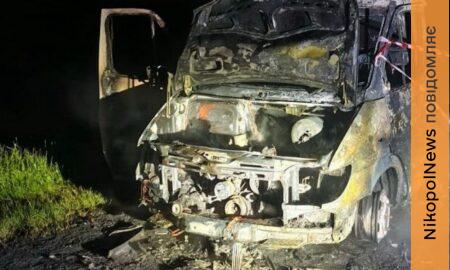 На Нікопольщині FPV-дрони влучили в автомобілі з людьми, є постраждалі, також ворог завдав удару по цивільним на Синельниківщині - поліція (фото)