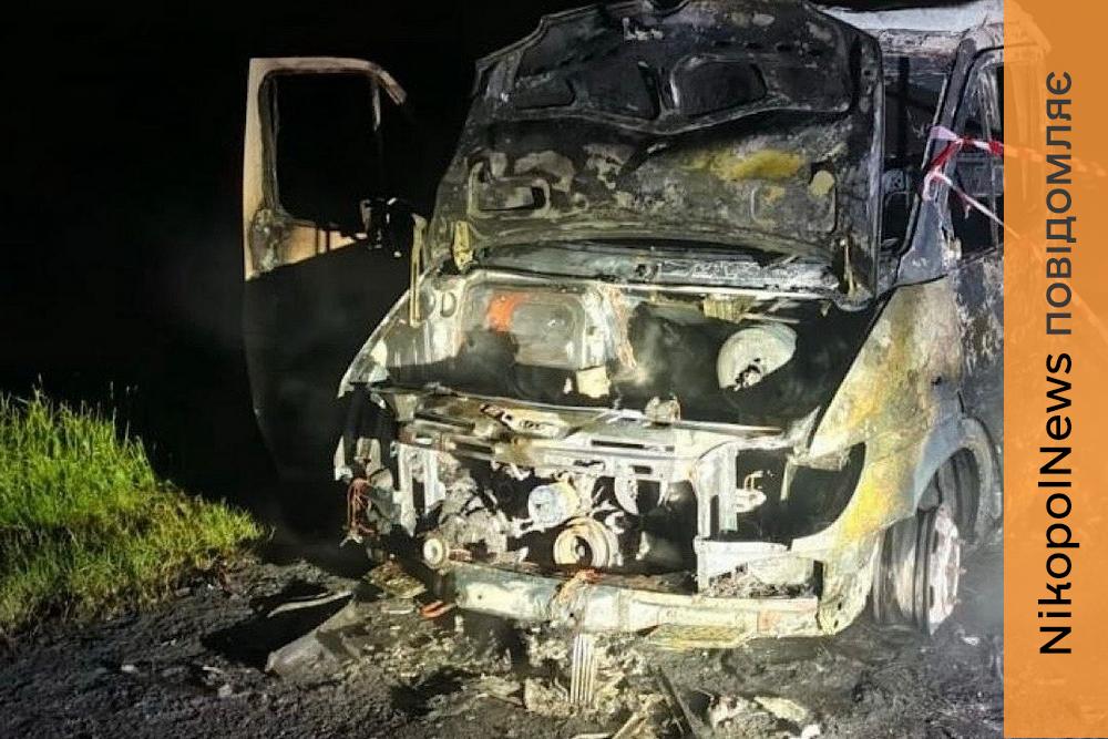 На Нікопольщині FPV-дрони влучили в автомобілі з людьми, є постраждалі, також ворог завдав удару по цивільним на Синельниківщині - поліція (фото)