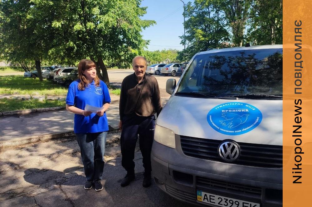 «Продуктів майже не залишилось»: у Марганці допомогли чоловіку, який опинився без засобів до існування після обстрілу