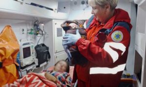 Унікальний випадок на Дніпропетровщині: парамедикиня приняла треті пологи у однієї мами