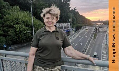 У перший день повномасштабного вторгнення 56-річна Олена Козоброд пішла у військкомат. На її привітання «Слава Україні!» пролунала тиша. Жінка вирішила долучитися до війська, щоб підтримати доньку….Нижче – історія вчительки музики з Покрова, яка стала на Захист України у найважчі для Батьківщини дні.
