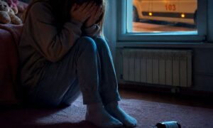 Більше не було сил терпіти війну… Медики Нікополя рятували 14-річну дівчинку, яка випила флакон меновазину