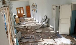 Вранці ворог вдарив по центру Нікополя, поранені і багато руйнувань у місті, районі та області, і знову лунають вибухи – поліція (фото)
