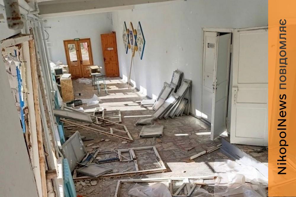 Вранці ворог вдарив по центру Нікополя, поранені і багато руйнувань у місті, районі та області, і знову лунають вибухи – поліція (фото)