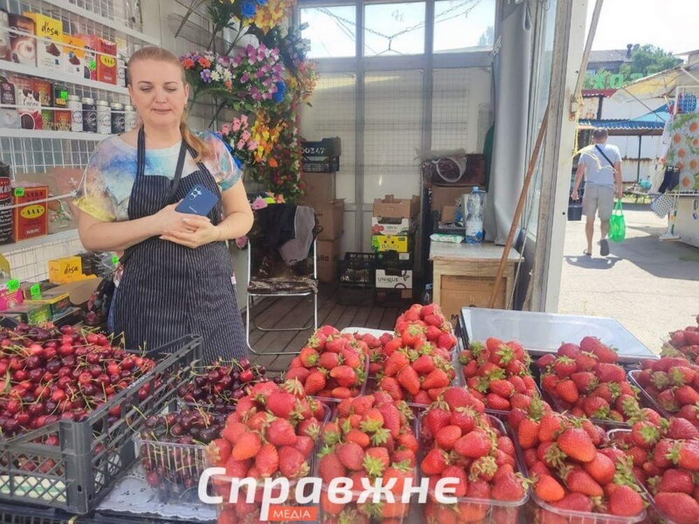 Нікополь і Марганець забезпечують черешнею та полуницею Запоріжжя: Нікополь і Марганець забезпечують черешнею та полуницею Запоріжжя: