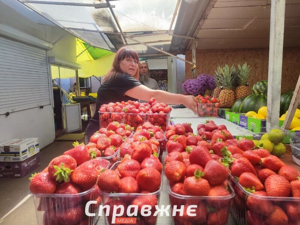 Нікополь і Марганець забезпечують черешнею та полуницею Запоріжжя: Нікополь і Марганець забезпечують черешнею та полуницею Запоріжжя: