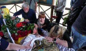 Турботливий батько, люблячий чоловік і відданий захисник: Нікополь провів в останню путь полеглого Героя (фото)