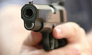 У Кривому Розі підстрелили 13-річного підлітка. Хлопця рятували медики «швидкої», які і розповіли про інцидент.