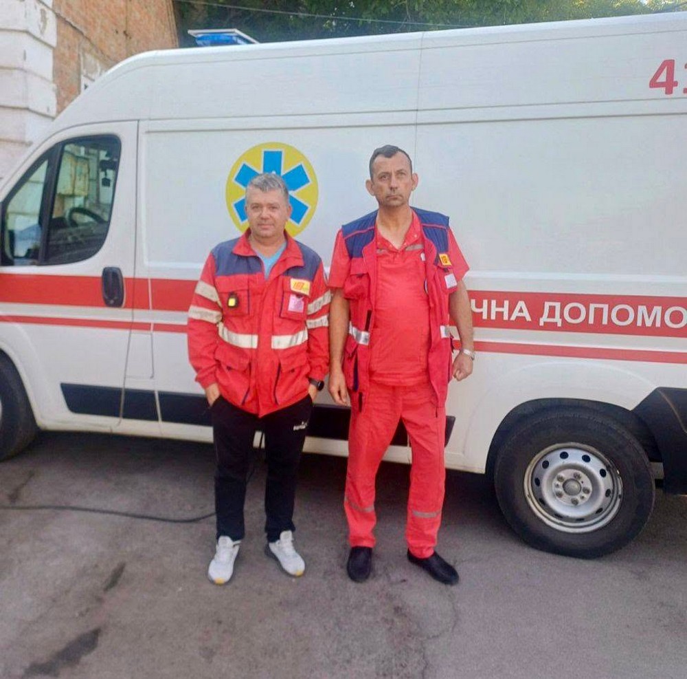 Медики Нікополя рятували 14-річну дівчинку, яка випила флакон меновазину. Дитина більше не могла терпіти постійні обстріли. І зважилася на найстрашніше…