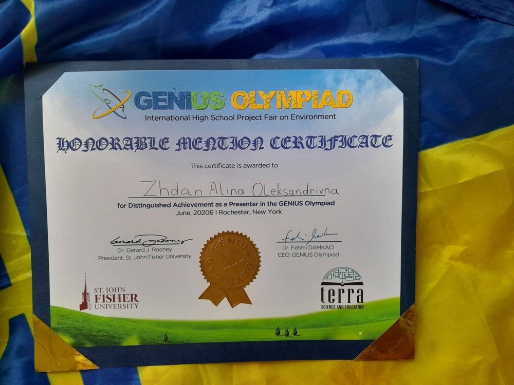 Школярка з Нікопольщини представила Україну в США у міжнародному фінал GENIUS Olympiad 2026 (фото) Школярка з Нікопольщини представила Україну в США у міжнародному фінал GENIUS Olympiad 2026 (фото)