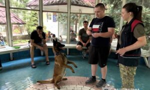 Пораненим Захисникам у лікарні Дніпропетровщини провели заняття з емоційної підтримки за участю службових собак