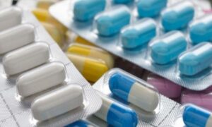 У Нікополі ліки тепер доставляють без поїздок під обстрілами: запрацювала «Укрпошта. Аптека» онлайн
