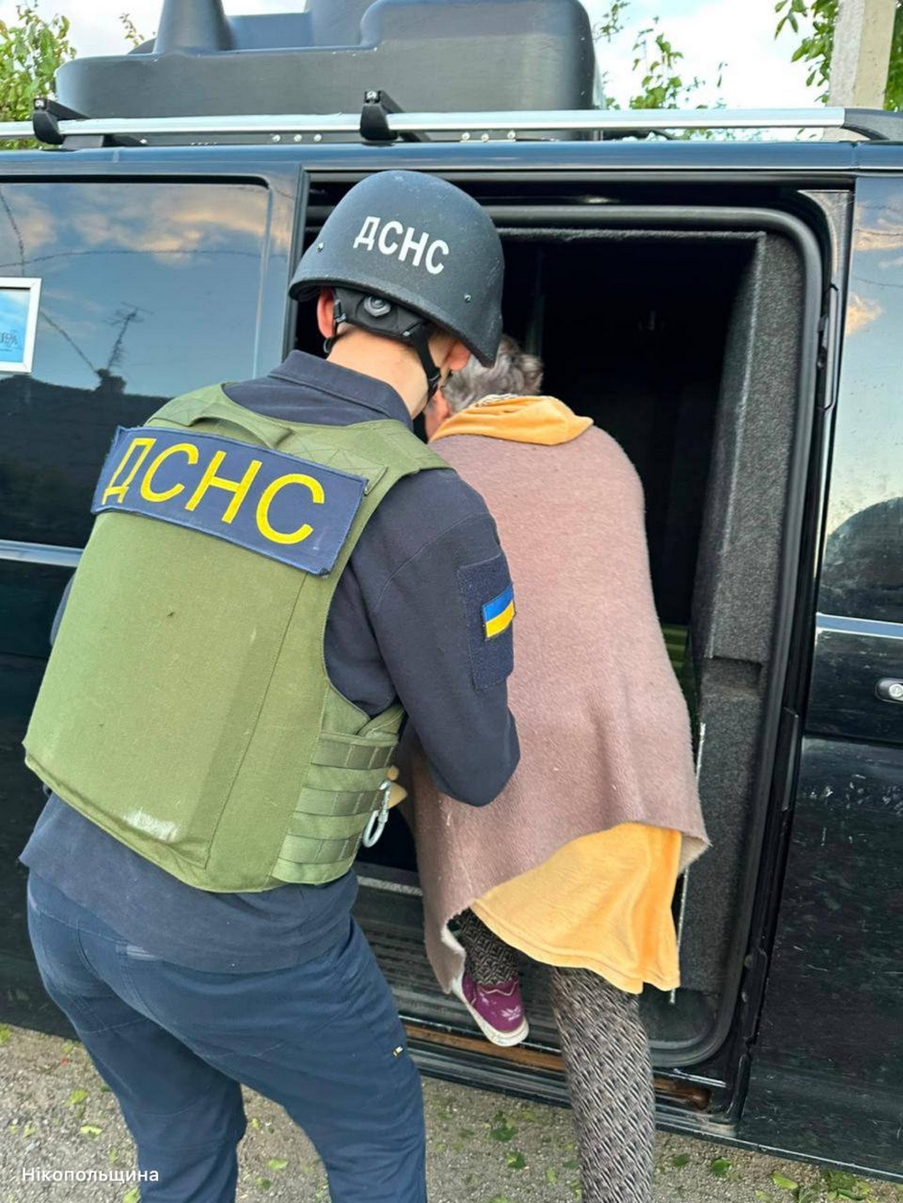 Н 4 поранених у Нікополі, пожежі та руйнування, також під ударом опинилися Синельниківський та Дніпровський райони