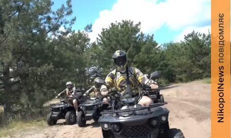 Швидкість як частина реабілітації: на Дніпропетровщині пацієнти після протезування сіли за кермо квадроциклів (відео)