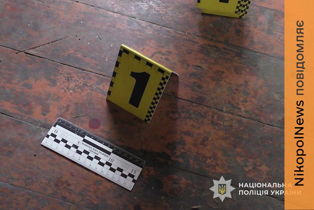 Схопив кухонний ніж і порізав родича: на Нікопольщині чоловіка підозрюють у тяжкому злочині