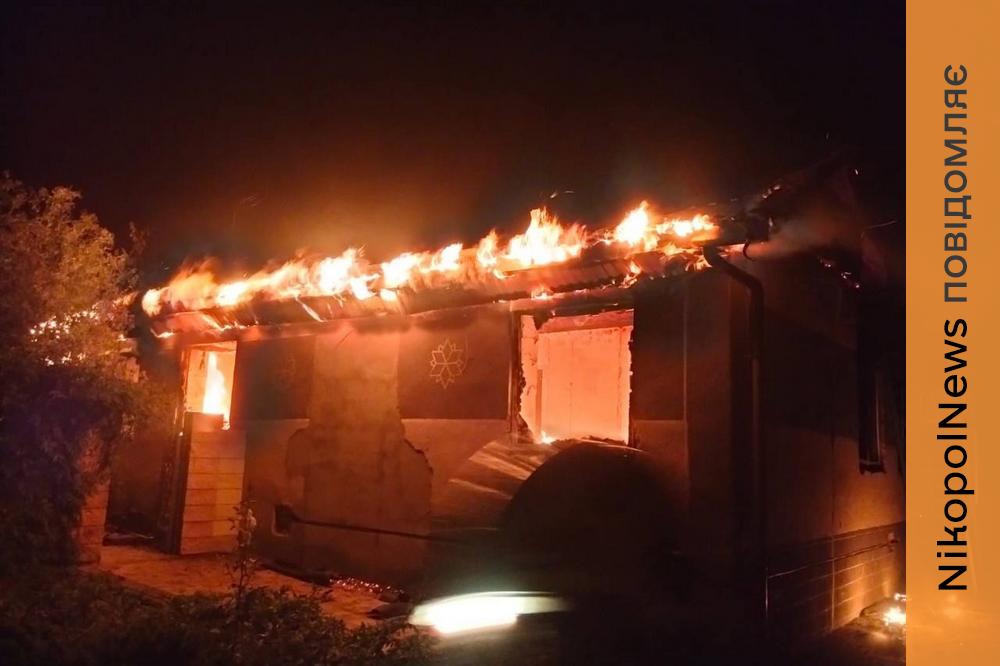 На Нікопольщині понівечено авто, відділення пошти, приватні будинки, під ударом ворога також були Павлоград і Синельниківський райони