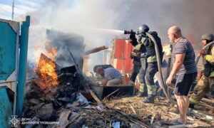На Нікопольщині сталися пожежі, у Павлограді загинула дитина, також є руйнування на Синельникіщині - ДСНС про наслідки атак на Дніпропетровщині (фото)