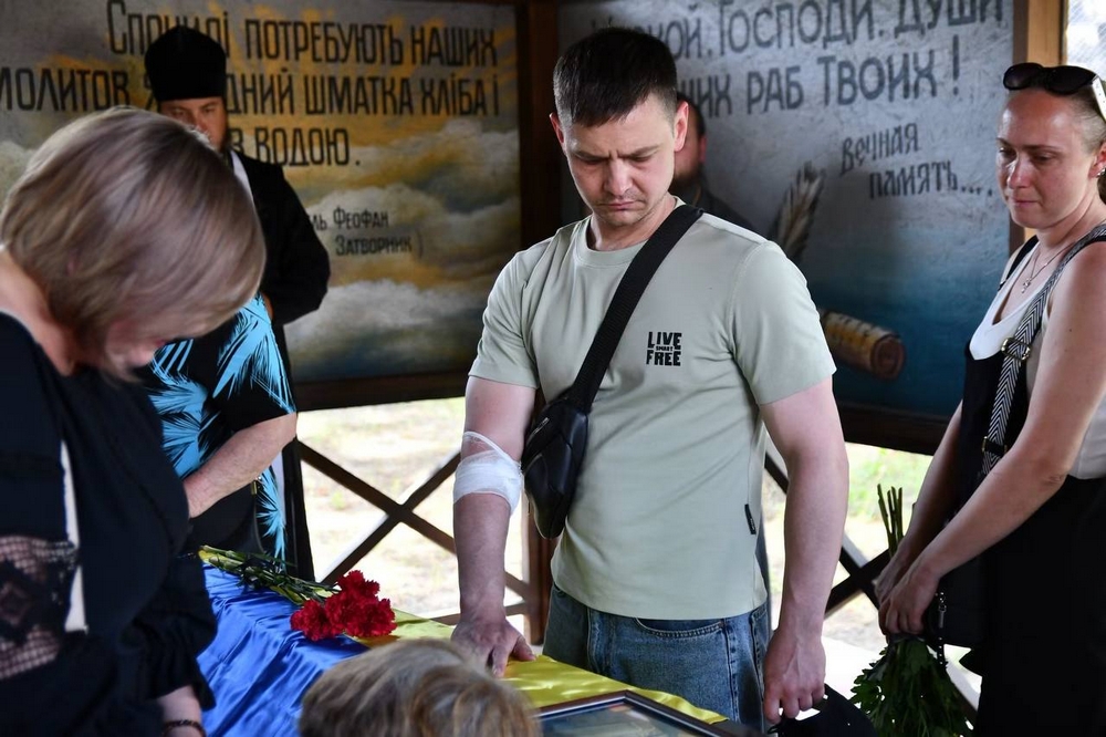Нікополь провів в останню путь полеглого Захисника5 Нікополь провів в останню путь полеглого Захисника5