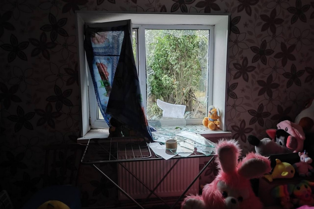 У Нікополі 4 постраждалих, сталися пожежі, пошкоджено приватні будинки, гараж авто, також ворог бив по Дніпровському, Синельниківському та Павлоградському районах