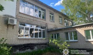 На Нікопольщині постраждав поліцейський, пошкоджені авто, навчальний заклад та інфраструктура, також ворог бив по Синельниківському і Криворізькому районах - поліція (фото)