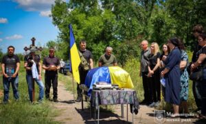 Сьогодні була його остання дорога додому: Нікопольщина провела в останню путь полеглого Захисника (фото)
