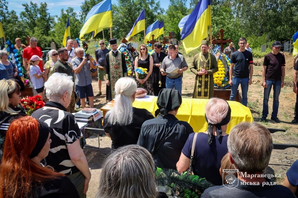 Нікопольщина провела в останню путь полеглого Захисника1 – копія Нікопольщина провела в останню путь полеглого Захисника1 – копія