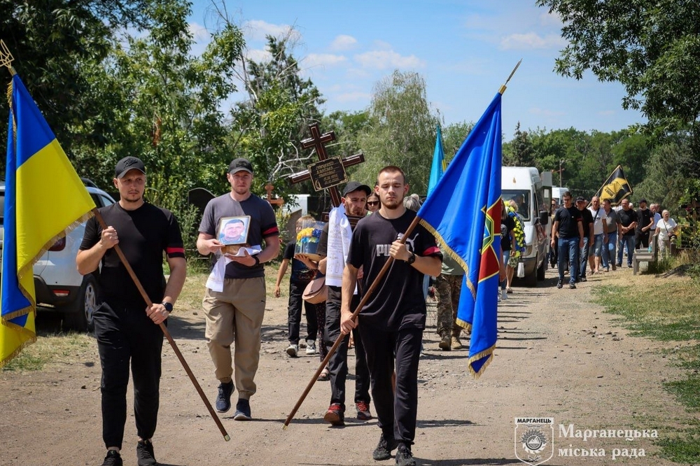 Нікопольщина провела в останню путь полеглого Захисника5 Нікопольщина провела в останню путь полеглого Захисника5