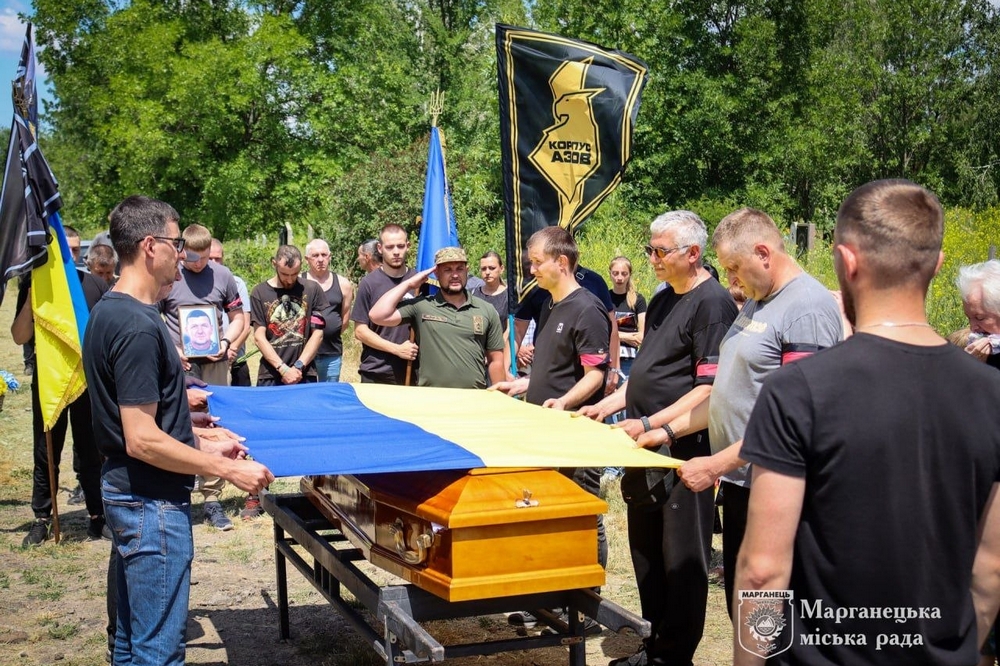 Нікопольщина провела в останню путь полеглого Захисника8 Нікопольщина провела в останню путь полеглого Захисника8