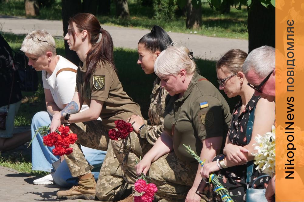 Загинув на Донеччині: Нікопольщина провела в останню путь полеглого Захисника (фото)