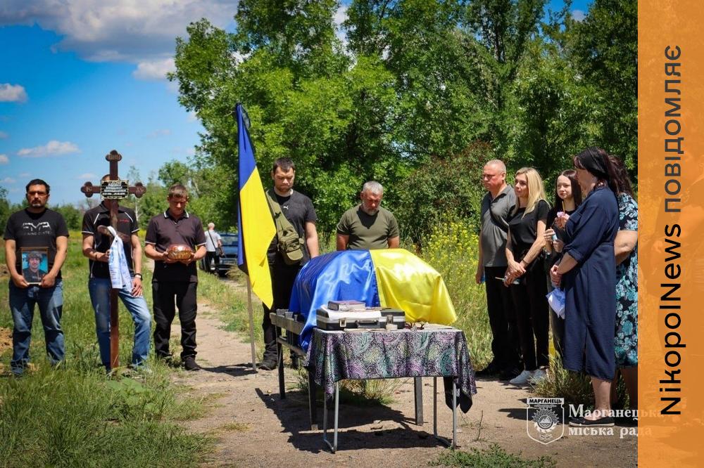 Сьогодні була його остання дорога додому: Нікопольщина провела в останню путь полеглого Захисника (фото)