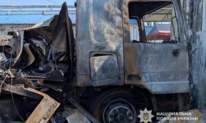 Багато поранених, атаки на рятувальників, пошкоджені авто та АЗС: наслідки обстрілів Нікопольського, Синельниківського, Кам’янського та Дніпровського районів — поліція (фото)
