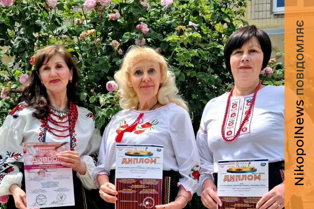 Солістки гурту Микитин Ріг з Нікополя 4