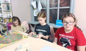 Особисті кордони, англійська та математика: як проходять заняття для дітей у Нікополі (фото)
