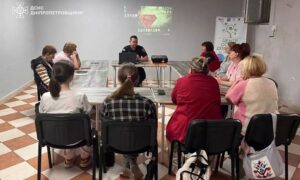 Безпека під час війни: у Нікополі офіцер-рятувальник нагадав, як діяти при небезпеці