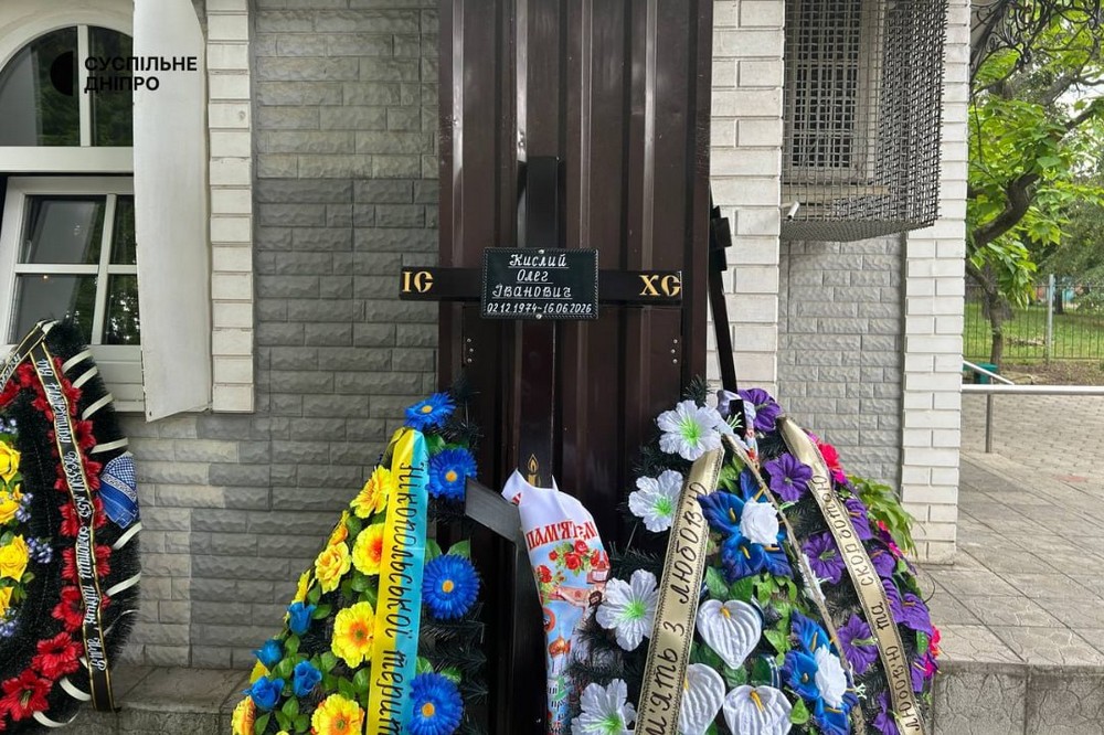У Нікополі сьогодні провели в останню путь вбитих 16 червня  Олександру та Олега Кислих