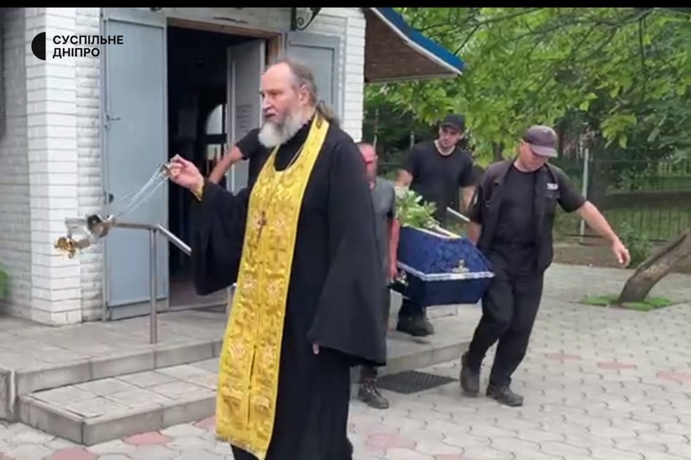 У Нікополі сьогодні провели в останню путь вбитих 16 червня  Олександру та Олега Кислих 2