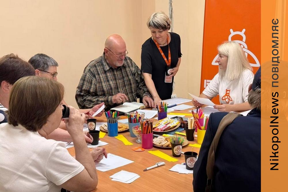 Листи самому собі та щирі розмови: у Нікополі відбувся тренінг для людей 50+ (фото)