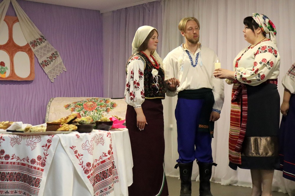 У Покрові відтворили давній український весільний обряд Дніпропетровщини (фото) (32)