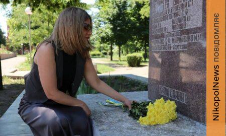У Покрові2У Покрові в День скорботи вшанували пам’ять жертв війни (фото)